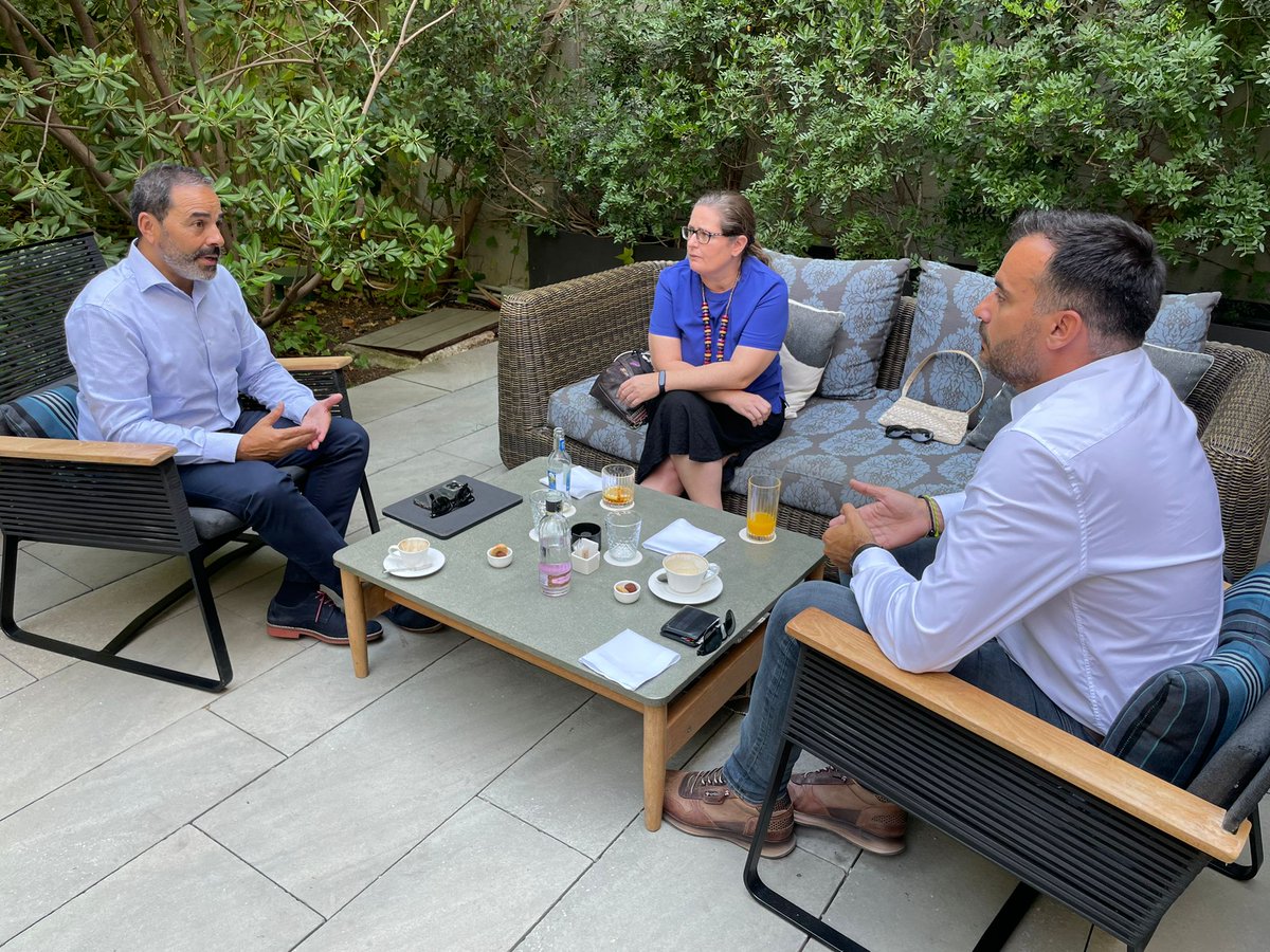 👉Esta mañana Oscar Del Río y Josep Castellà , miembros de nuestra junta directiva, se han reunido con Núria Moreras, periodista de <a href="/hola/">Revista ¡HOLA!</a>, continuando el ciclo de encuentros con los medios que se van a llevar a cabo por parte del #ConsorcioPassivhaus durante este año.