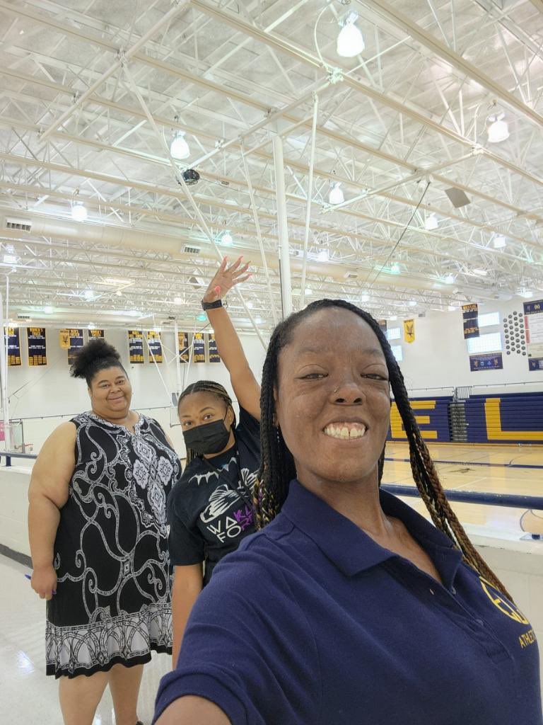 SWISH 🏀💨 <a href="/DrKeshaJones1/">Dr. Kesha L. Jones</a> #advanceintheRACE #EagleStrong <a href="/KindraTukes/">KindraTukes</a>
