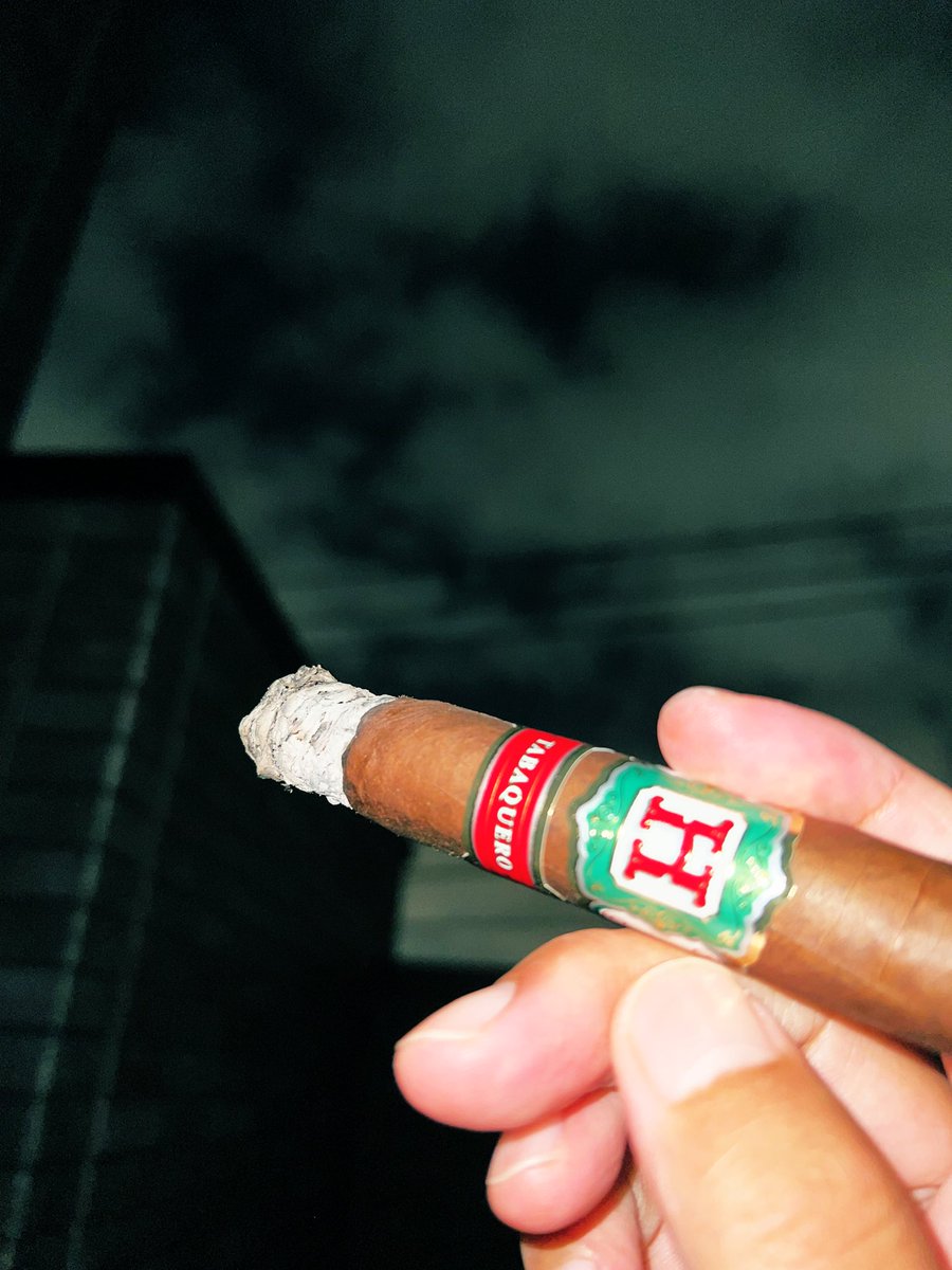 hiro_shi_05's tweet photo. ロッキーパテル ハムレット タバケロ ロブスト

＃葉巻 
＃cigar 
＃ロッキーパテル 
＃RockyPatel 
＃ロブスト
＃ニカラグア https://t.co/6j9HABcHel