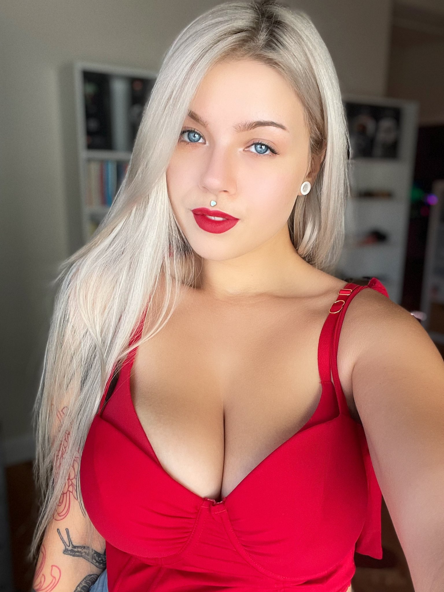 Stasia 🔞 on Twitter: "Lady in red ️ https://t.co/V6LhbZTlwx" / Twitter