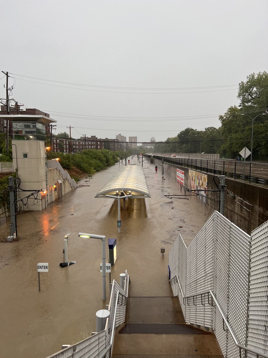 foxweather's tweet photo. "This is not normal" 

@TonyInStLouis shared these photos with us of the Forest Park DeBaliviere Metrolink light rail station in St. Louis completely flooded this morning. #MOwx #STLwx https://t.co/jttGy3l5rT