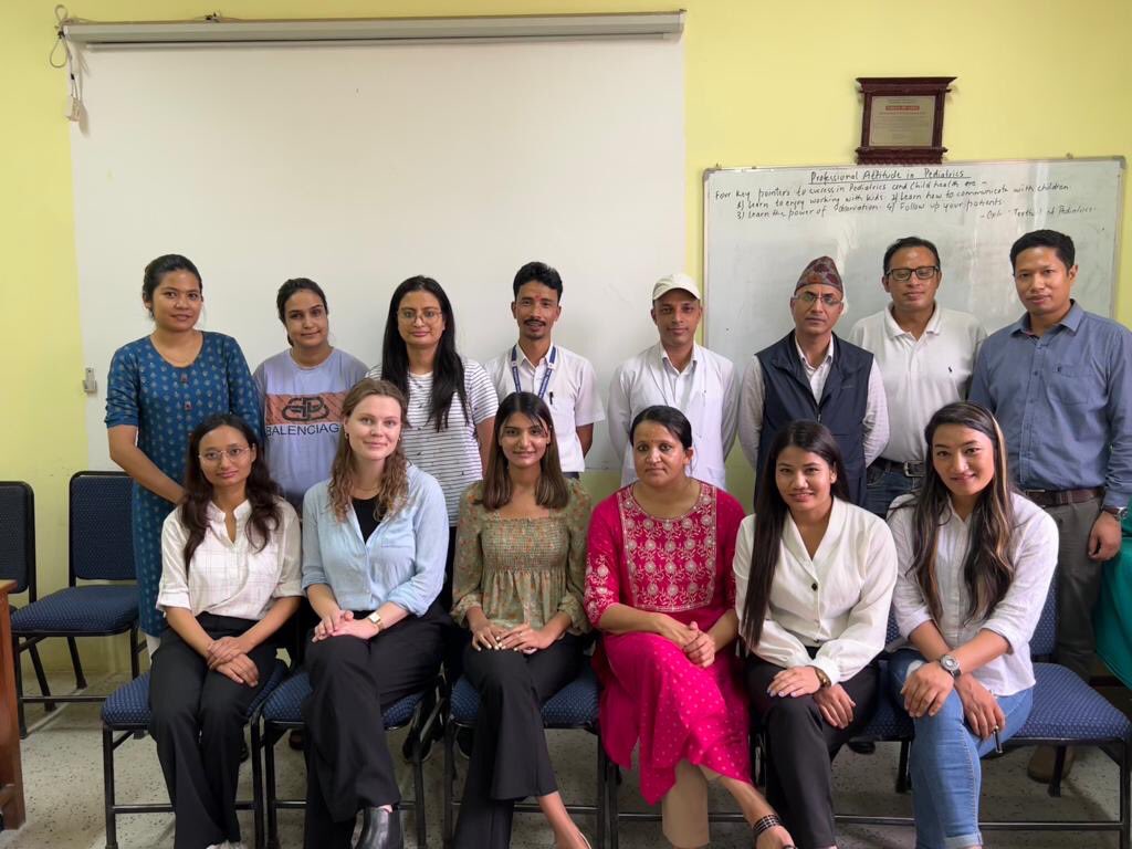 RSVGOLD's tweet image. Our assistant-researcher Renate Visser has visited the RSV GOLD III - ICU Network Study team in Nepal. We are thankful to our collaborators from Kanti Children’s Hospital (KCH) and Tribhuvan University Teaching Hospital (TUTH) for welcoming her!