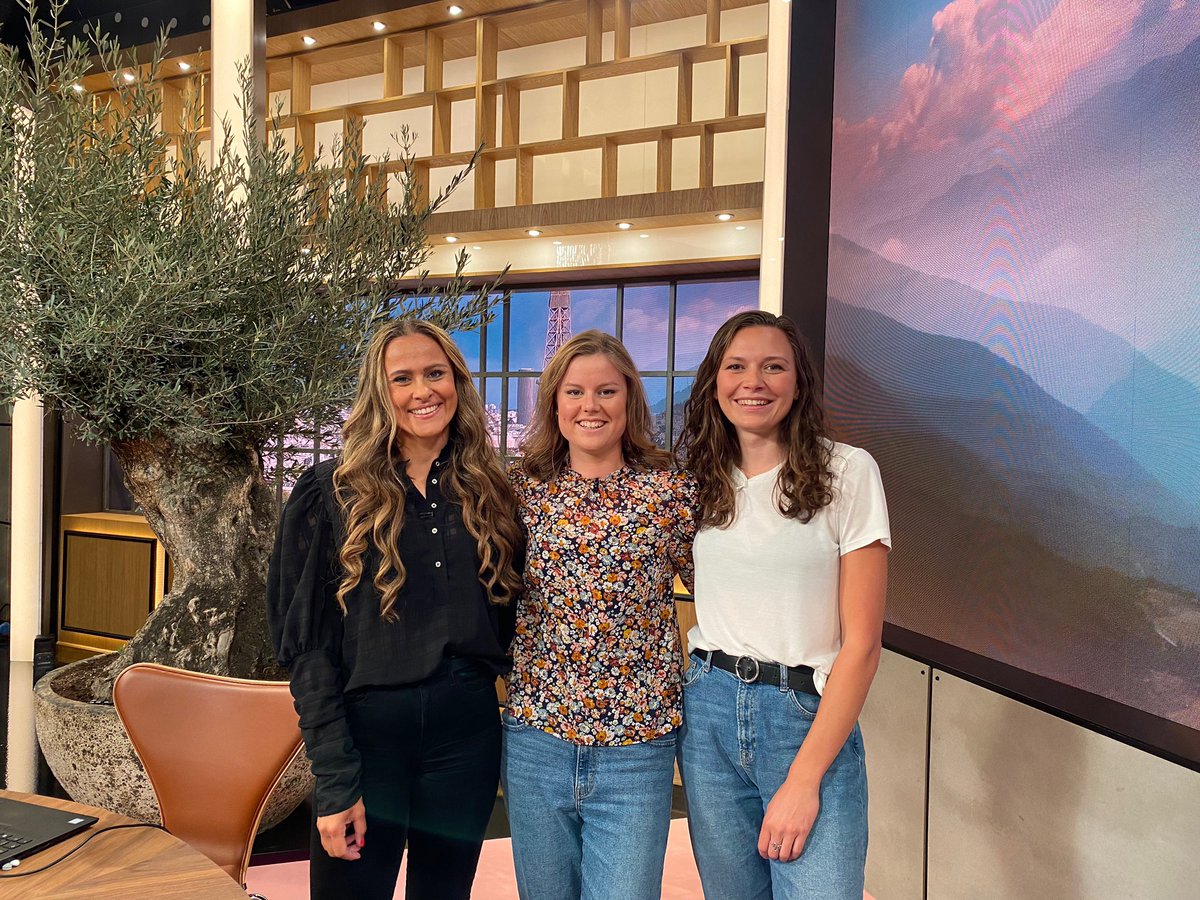 En Verdensmester, en Klassikervinder og en simpel journalist kommer ind på en bar… 😅
Jeg har de bedste makkere i den her uge, hvor vi sender en tumpe masse lækker cykling fra <a href="/LeTourFemmes/">Le Tour de France Femmes avec Zwift</a> 🚴🏽‍♀️🎉  
De er fandme så pisse dygtige 🤗
#tdff #cycling