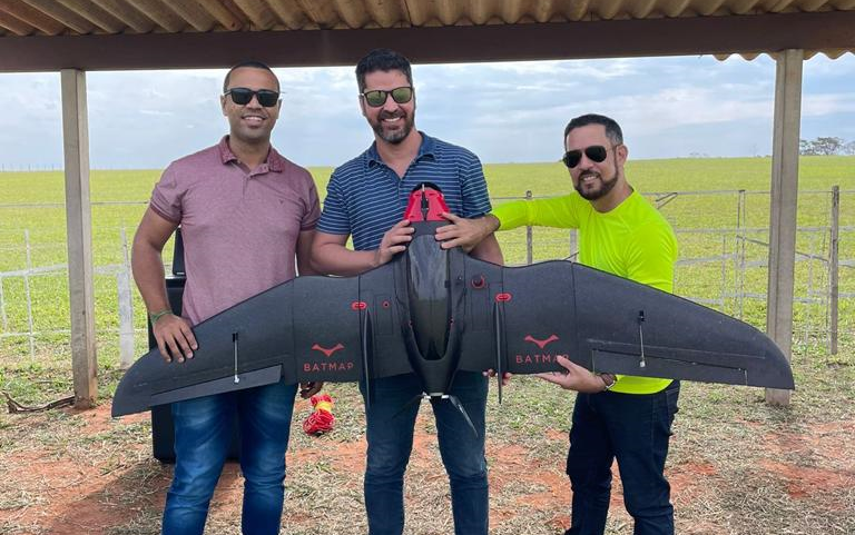 Sertao_Baiano's tweet photo. Utilização de drones moderniza ações de #regularizaçãofundiária na #Bahia https://t.co/6p9qk4u4om Investimento de R$535 mil possibilitou aquisição de modelos #Batmap, #Spectral e #EbeeX, todos com #GPSdeprecisão. Bom demais! https://t.co/FyDEJUGqGd