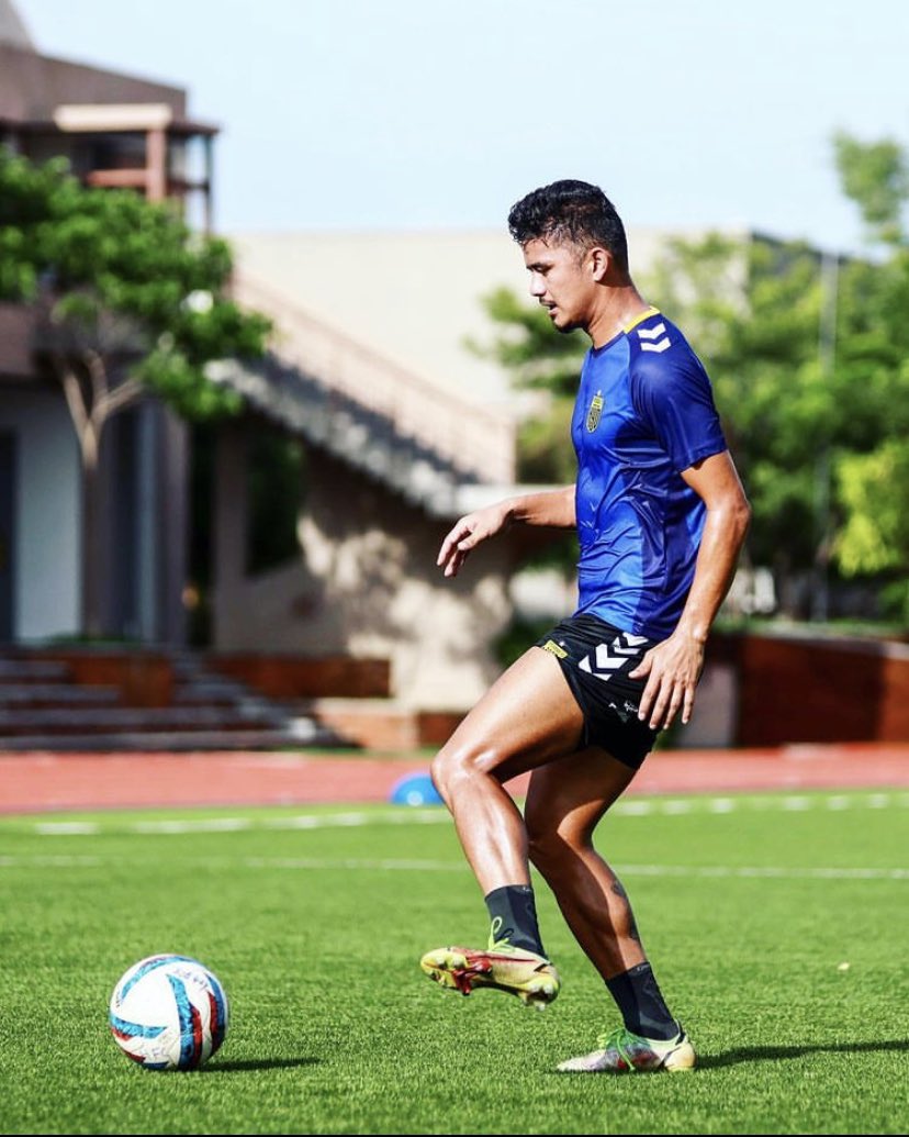 Great to be back at Hyderabad and start our preseason! 💪🏻

Let's go @hydfcofficial! 💛🖤

#HFCPreseason #HyderabadFC