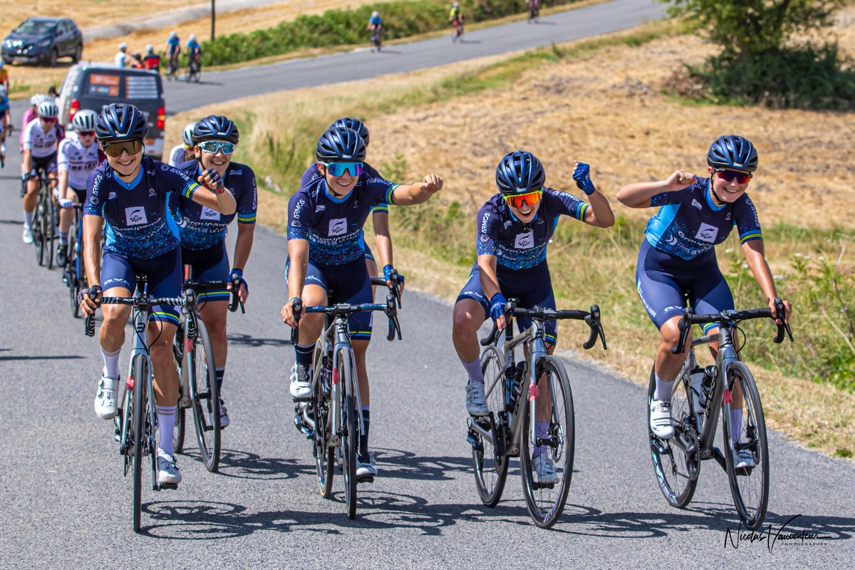 Post victory feeling 🤩

La semaine commence bien après cette victoire de <a href="/justine_gegu/">Rustine</a> sur la 7eme manche de coupe de France ce samedi !

Merci à Nicolas Vaucouleur d’avoir immortalisé ce moment de joie collective 💙