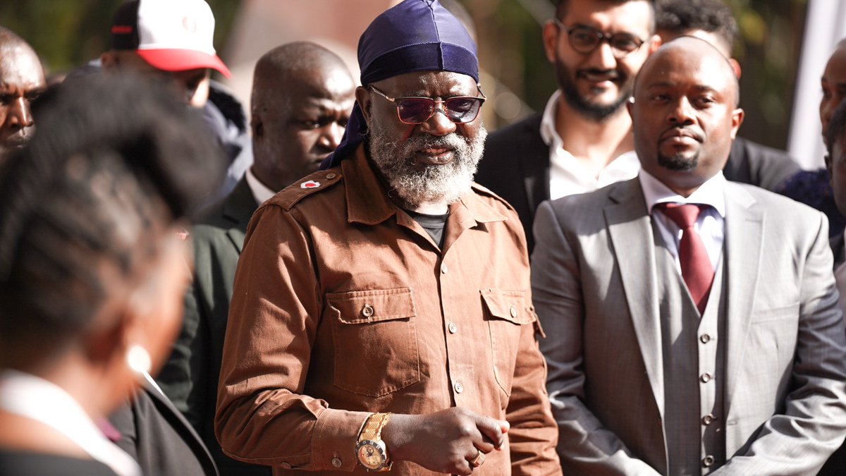 NationBreaking's tweet photo. PRESIDENTIAL DEBATE 2022: George Wajackoyah of Roots party arrives at Catholic University, threatens not to participate if candidates are separated into tiers.
https://t.co/OMSsg601B9 https://t.co/K8y5uNYsSp