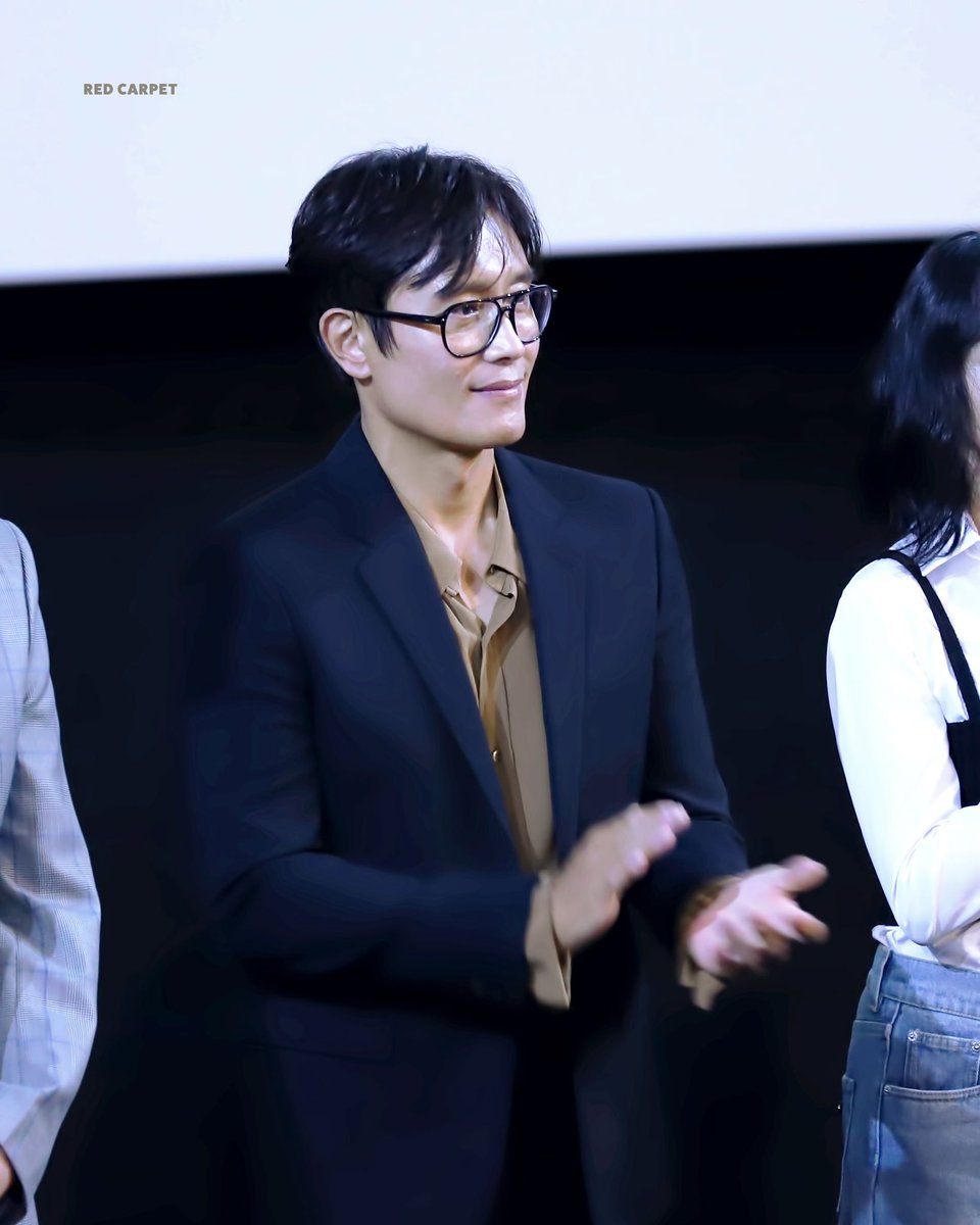 bhredcarpet's tweet photo. 220725 비상선언 VIP시사회 무대인사

그럭게 쳐다보면 내가 기절하는 수밖에 

#이병헌 https://t.co/mOWDP7g8v8
