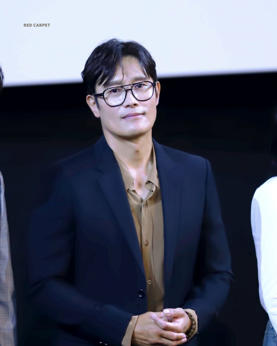 bhredcarpet's tweet photo. 220725 비상선언 VIP시사회 무대인사

그럭게 쳐다보면 내가 기절하는 수밖에 

#이병헌 https://t.co/mOWDP7g8v8