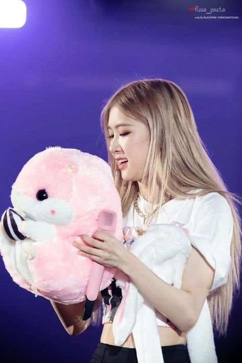 so cute
#WhatsYourK_MySolo 
#WhatsYourK   
#ROSÉ