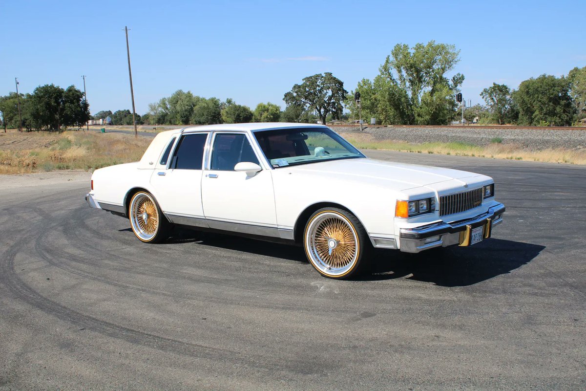 voguetyres's tweet photo. 1986 Chevrolet Caprice classic on Vogues #NiceBox 📦 #Voguetyres #Boxlife #Chevy https://t.co/Vv9zTztcEX