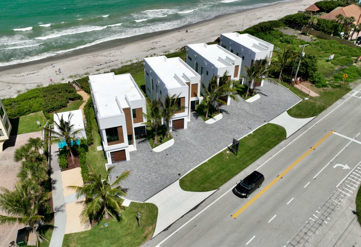 HarborIslandBch's tweet photo. 🌞🗝🎊 Congrats to our 4 newest homeowners who just closed on the stunning oceanfront homes at https://t.co/AKjitu38EZ in #MelbourneBeach! The #PhoenixPark Team wishes you many happy years in your beautiful #newhomes. #Move2TheBeach #BuildWithPhoenixPark #DreamHomes https://t.co/ZK09jKh5Sq