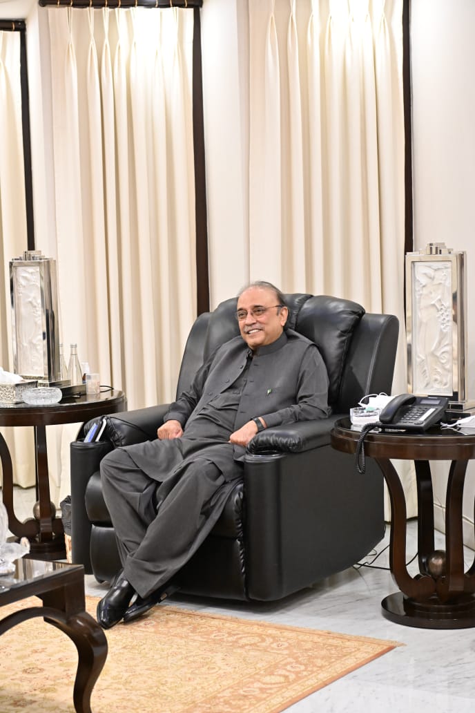 Awan_hamadullah's tweet photo. Happiest Birthday to most Courageous man President Asif Ali Zardari Who never Convicted till today in history of Pakistan. Despite of nothing proved spent 12+ years in jail.He is symbol of Courage,Patience,Tolerence and Strength.
#HappyBirthdayAsifZardari https://t.co/57GyBXWEMM