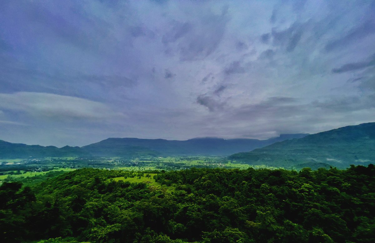 JatinBhhavsar's tweet photo. #Bhoreghat #jamrung #punemumbaipune #deccanqueen #windowseatproject #railfanning #apple #shotoniphone12promax #trainspotting #monsoon #greenery #lonavala #khandala #rains #loveit #travel #travelphotography #travelblogger #travelgram #traveling https://t.co/LhH3thH7Xm