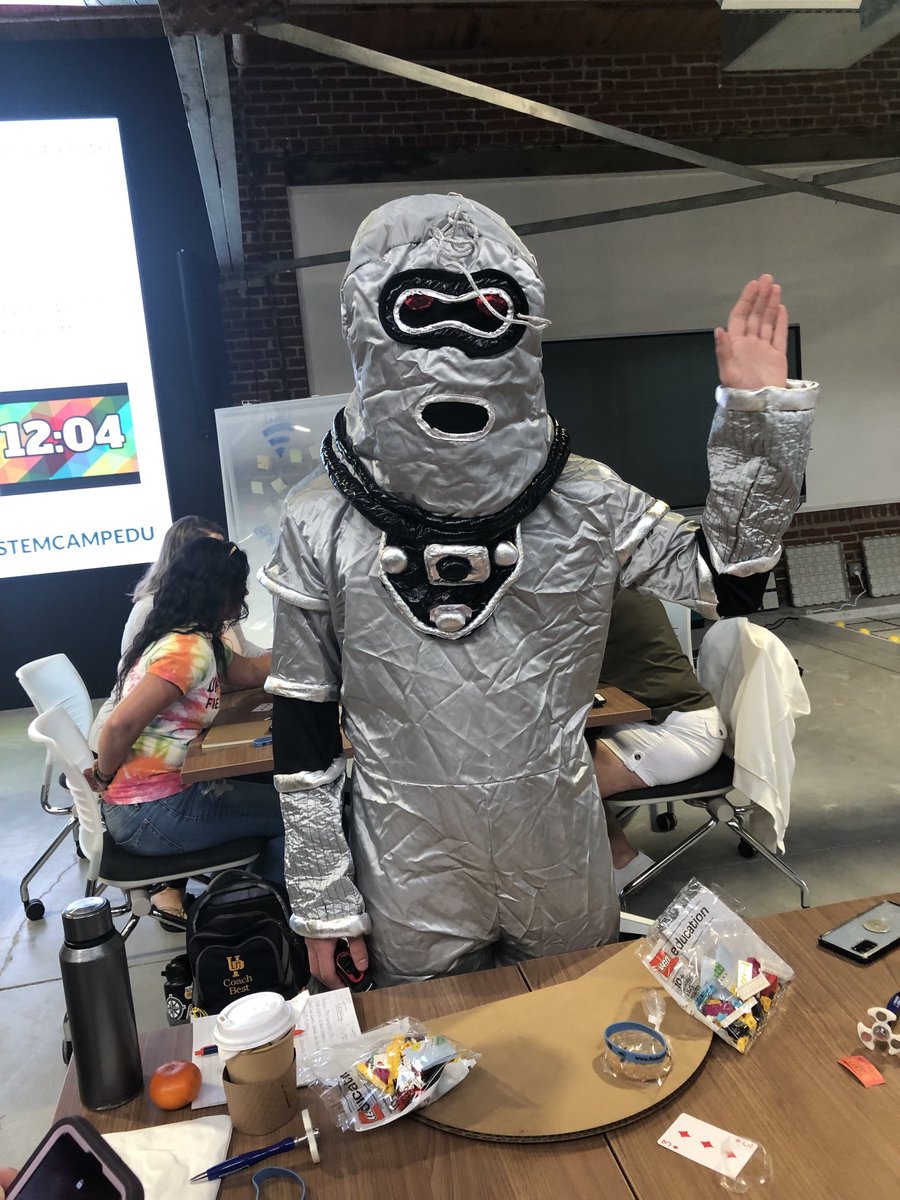 #STEMCampEDU we had a helper for design Challenge 3!