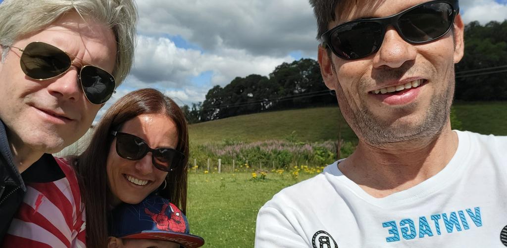 Duncan_Smith's tweet photo. Great to catch up with @alan_pattullo @NathalieThomas3 and the asparagus heir at Mabie Farm Park #ScotsmanFamily https://t.co/Z44ncP0tbE