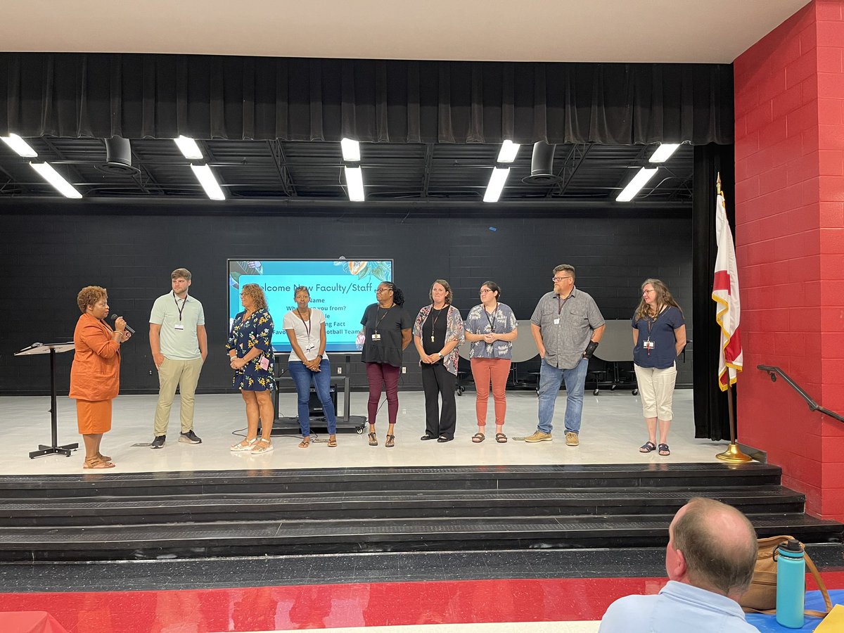 S9GS's tweet image. It’s our teachers’ first day back, &amp;amp; Mrs. McCants is welcoming new hires: Mr. Smith (Hist.), Mrs. Arredondo (Asst. Principal), Mrs. Williams (Eng.), Mrs. Hunt (Couns.), Mrs. Kenny (Bio.), Mrs. Swanner (Hist.), Mr. McMillan (Hist.), &amp;amp; Mrs. Byrd (Math). #ReadySetForwardMCSS