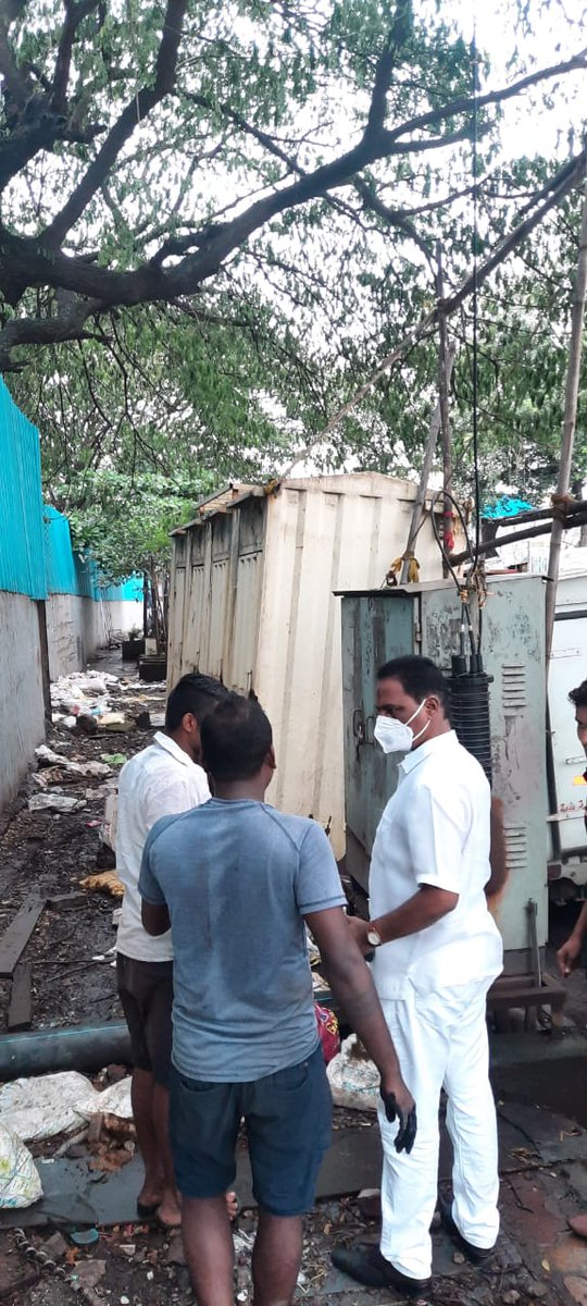 166Ward's tweet photo. "एल" विभाग प्रभाग क्रमांक नवीन -१७१ मधील संदेश नगर समोर, ऑल इंडिया ग्लास, लगत कॅबिन टॉयलेट, ढासळले आहे. सदर भागातून लहानमुले शाळेत ये - जा करीत असतात. कॅबिन टॉयलेट पडून जीवितहानी होऊ शकते. टॉयलेट तात्काळ उचलून घेणे. मा. सहाय्यक आयुक्त "एल" विभाग. @mybmc @mybmcWardL @mybmcSWM https://t.co/Xsg7VshkQn