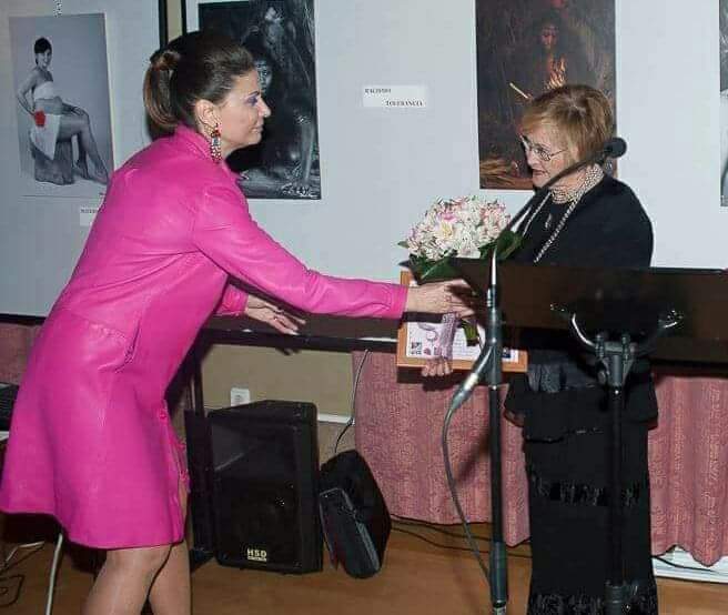belmotilla's tweet photo. Muchas veces oigo la misma pregunta 🙋. Qué edad tienes??
El año que naciste no implica nada.
Yo tuve un gran ejemplo en mi madre #AngiGines ❤️ que vivió sus 87 años sin importarle ese detalle.
No piensen tanto en el
QUE DIRÁN SI HAGO ESTO? VIVE ❤️ https://t.co/YRnyiVwVb6