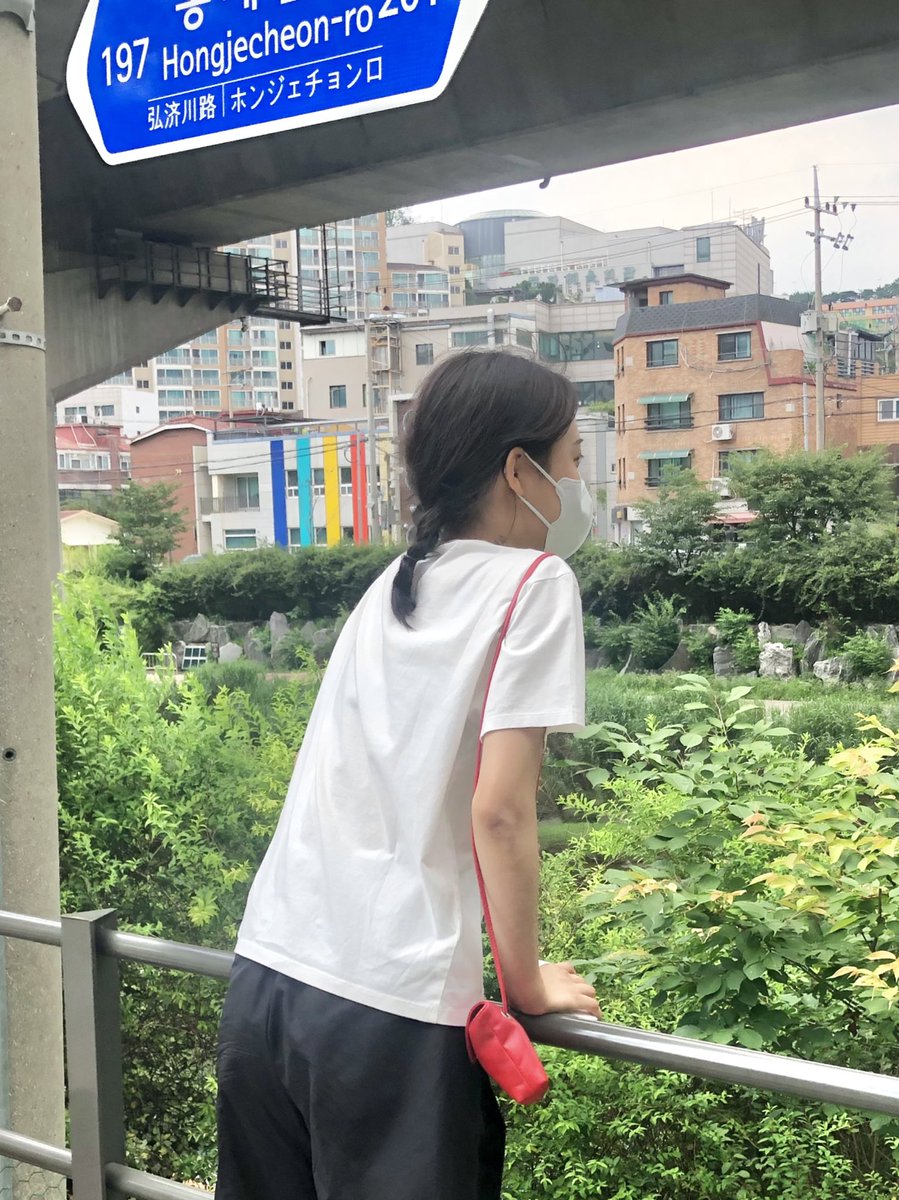nul___2's tweet photo. 좋아하는 카페의 여름 디저트 우유푸딩과 복숭아 그리고 홍제천 ⋆⁺₊⋆ 여름의 행복이란 이런 것...🫧🍑🌿 https://t.co/xEgaSmVQ7B