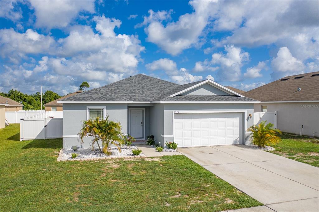 RayColonFLHomes's tweet image. Fall in love with this 4 BD/ 2 BA in Winter Haven. Call, text or direct message me for more info.  cpix.me/l/149206381