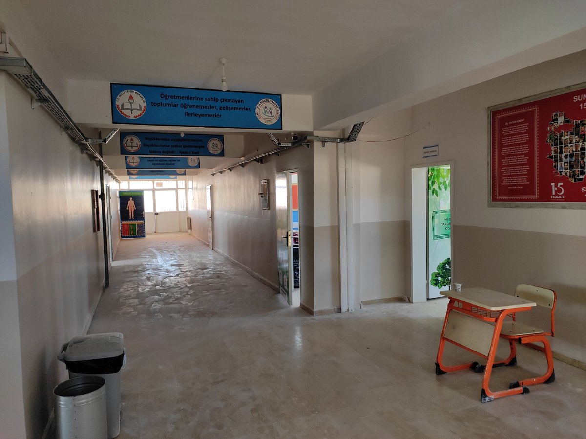 Yeni yıla hazırlıklarımız devam ediyor. Okul koridorları tadilattan geçirilerek boyandı. Tüm öğretmenlerimize katkılarından dolayı teşekkür ederiz. <a href="/ErnezDemir/">Demir Ernez</a> <a href="/SurMilliEgitim/">Sur İlçe Milli Eğitim Müdürlüğü</a> <a href="/yldrmbarut/">yıldırım barut</a>