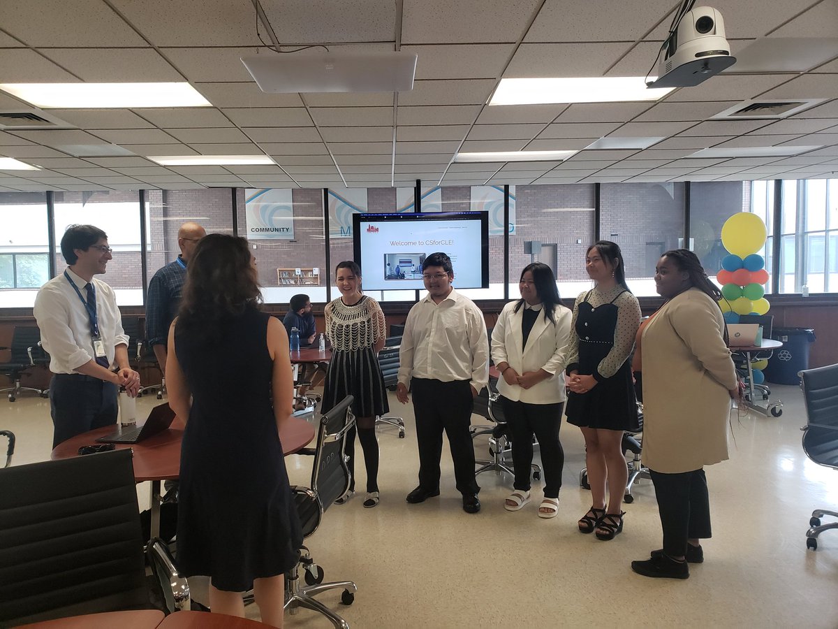 EricGordon_CEO's tweet photo. Today several of our @CLEMetroSchools information technologies student interns are presenting their work in health care, education, data science, and web design as part of #CSforCLE! #CelebrateCMSD #GetMore https://t.co/eT3oscyA1f