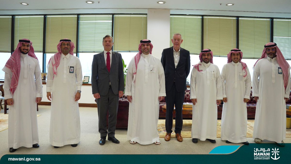 MawaniKSA's tweet image. استقبل سعادة رئيس #موانئ أ. عمر بن طلال حريري @ojhariri وفدًا من ميناء روتردام الهولندي @PortOfRotterdam  في #ميناء_جدة_الإسلامي؛ حيث جرى خلال اللقاء بحث أوجه التعاون المشترك في صناعة النقل البحري والخدمات اللوجستية.