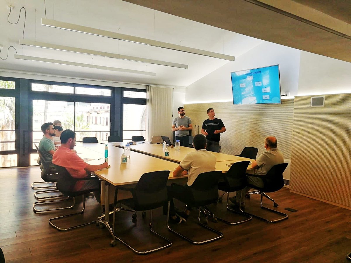 ConsAiguesCBGi's tweet photo. 💧Els guanyadors del repte #BlockchainxODS sobre l'#aigua presenten el seu projecte a l'equip tècnic d'#AigüesCBGi. 

🤝La iniciativa la van impulsar el @CBCat_io i #AigüesCBGi. 

👀🎥Descobreix el projecte👉https://t.co/R9gHPAEOXn https://t.co/68Ns3ZxHmq