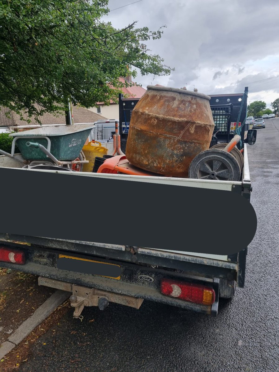 DerbyshireRPU's tweet image. Duckmanton - Second one of the day! 

“I’m only just nipping around the corner officer” 

That’s ok then………..not! 

Ticket issued! 

#InsecureLoad