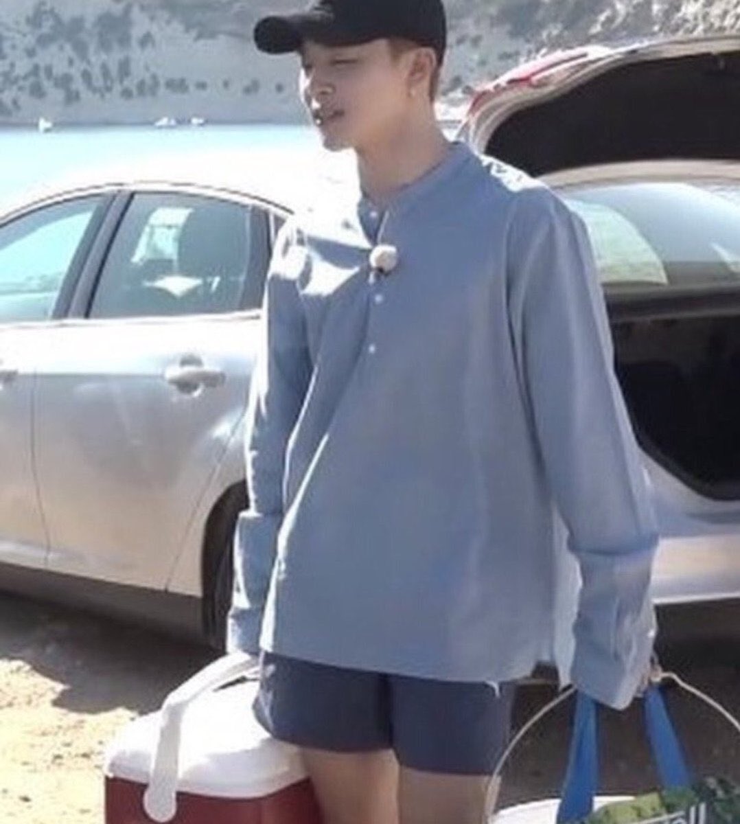 funnyjimin1's tweet photo. Jimin and his blue shorts https://t.co/NeWCnT7TNb