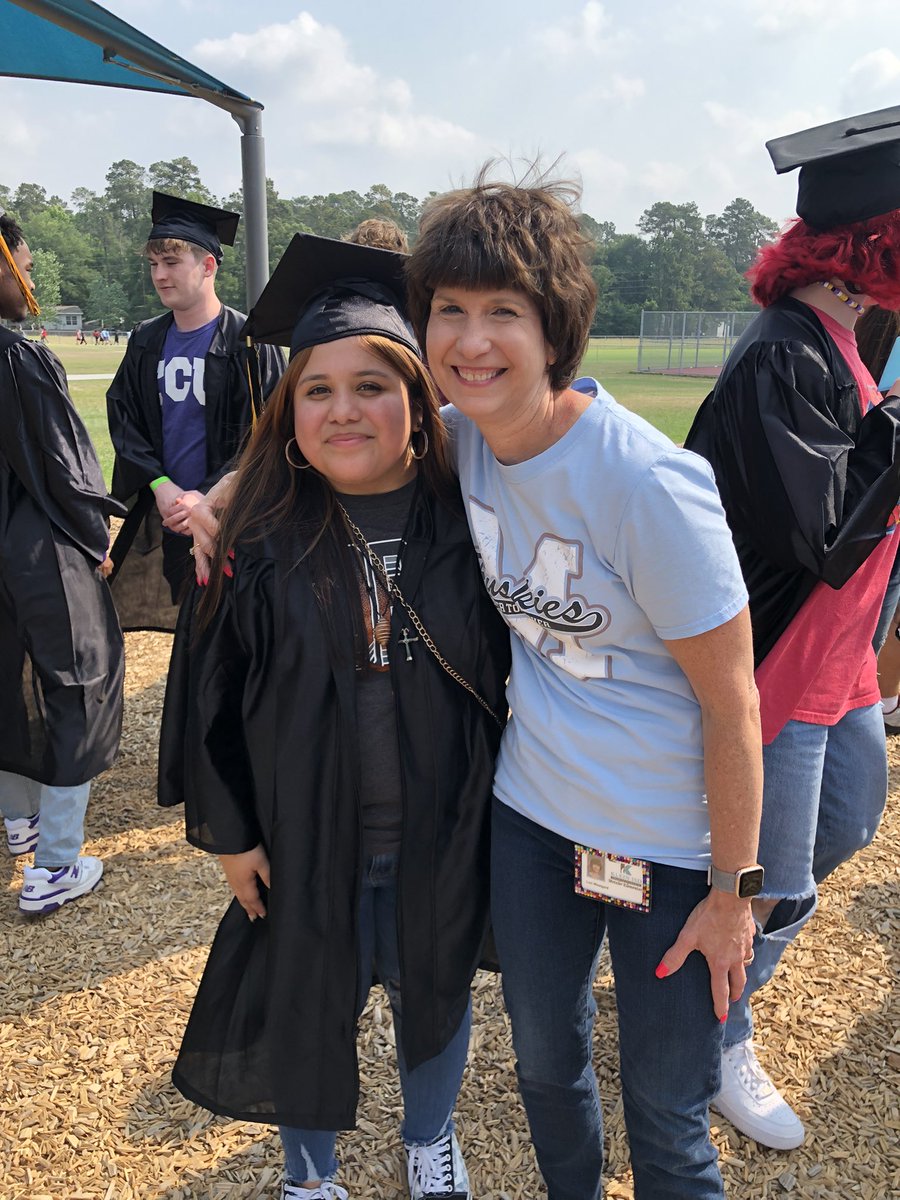 MrsWestgard4's tweet photo. @Ebusianben @AmazonWishlists @DonorsChoose One of greatest parts of teaching…seeing the success of a former student!!  Please consider making a donation to #clearthelists   Thank you!!

https://t.co/FAuFeXJPGQ https://t.co/rOMyDFMKZi
