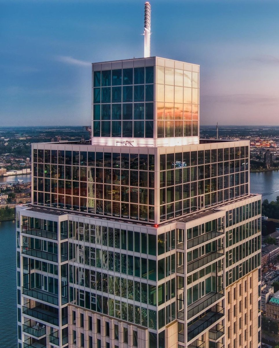 So many angles and such a variety of architecture to see in this city. Such as this exceptional photo by <a href="/klaus_lucas/">Klaus Fuest</a> 🏙​​​​​​​​ #rotterdammakeithappen
