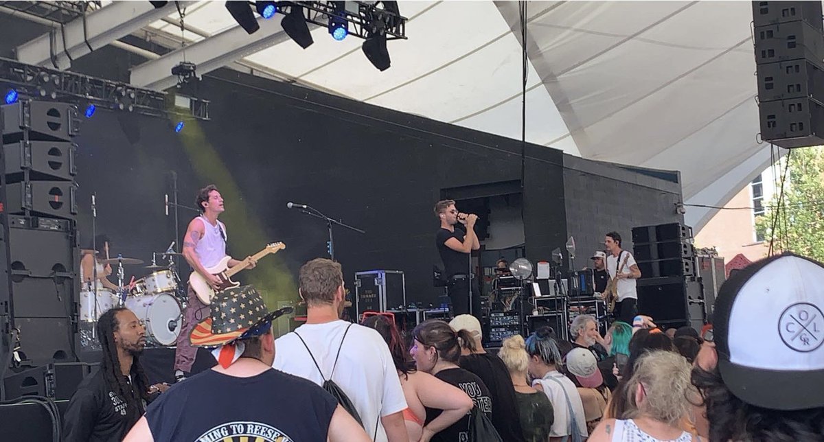 ForRealPanda1's tweet image. I can die happy knowing I got to see @thesummerset live 🖤