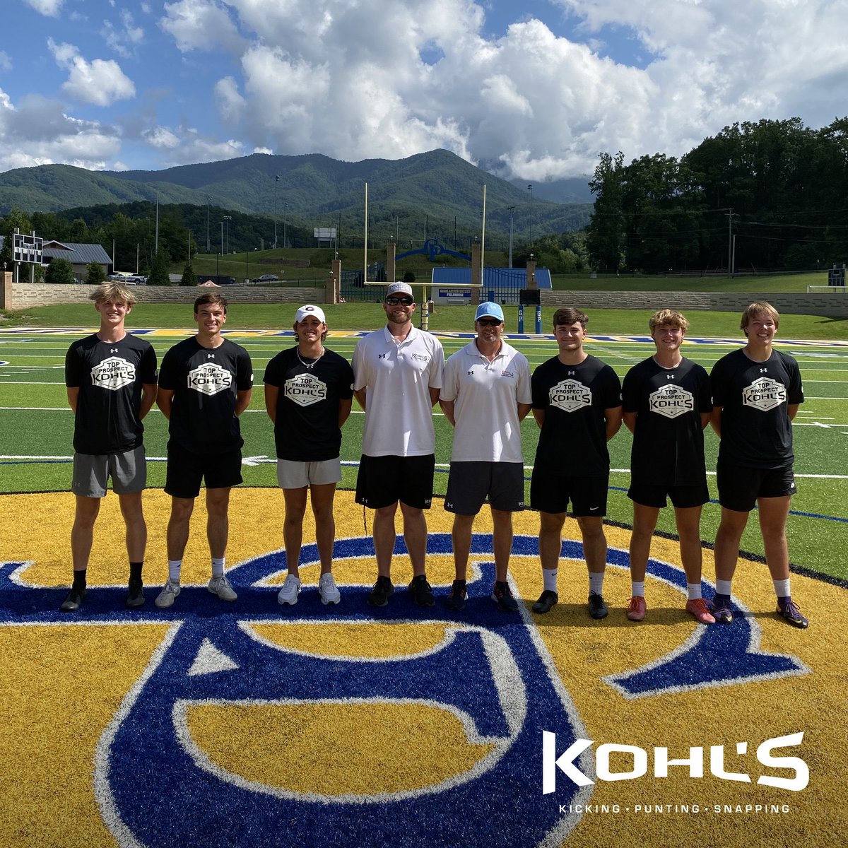 THANK YOU to everyone who attended the @KohlsSnapping Scholarship, Elite and Pro Division Camps. Special thank you to @BlaineSiddersJr @NickSundberg and @HunterB_53 for all you do. Im grateful and honored to work with all of you. #KohlsSnapping // #KohlsStandard