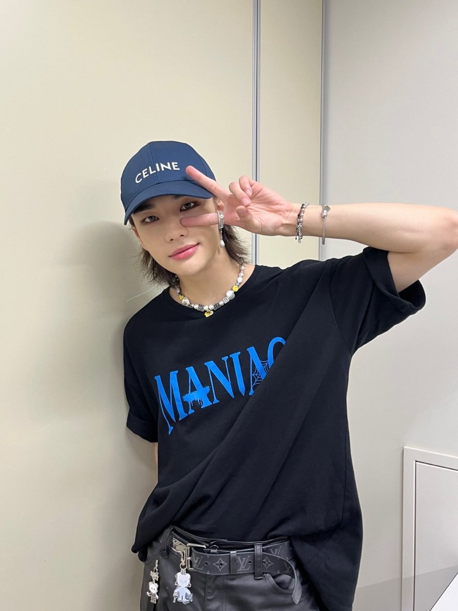 220726 Hyunjin mengirim foto💭 (11:35PM)