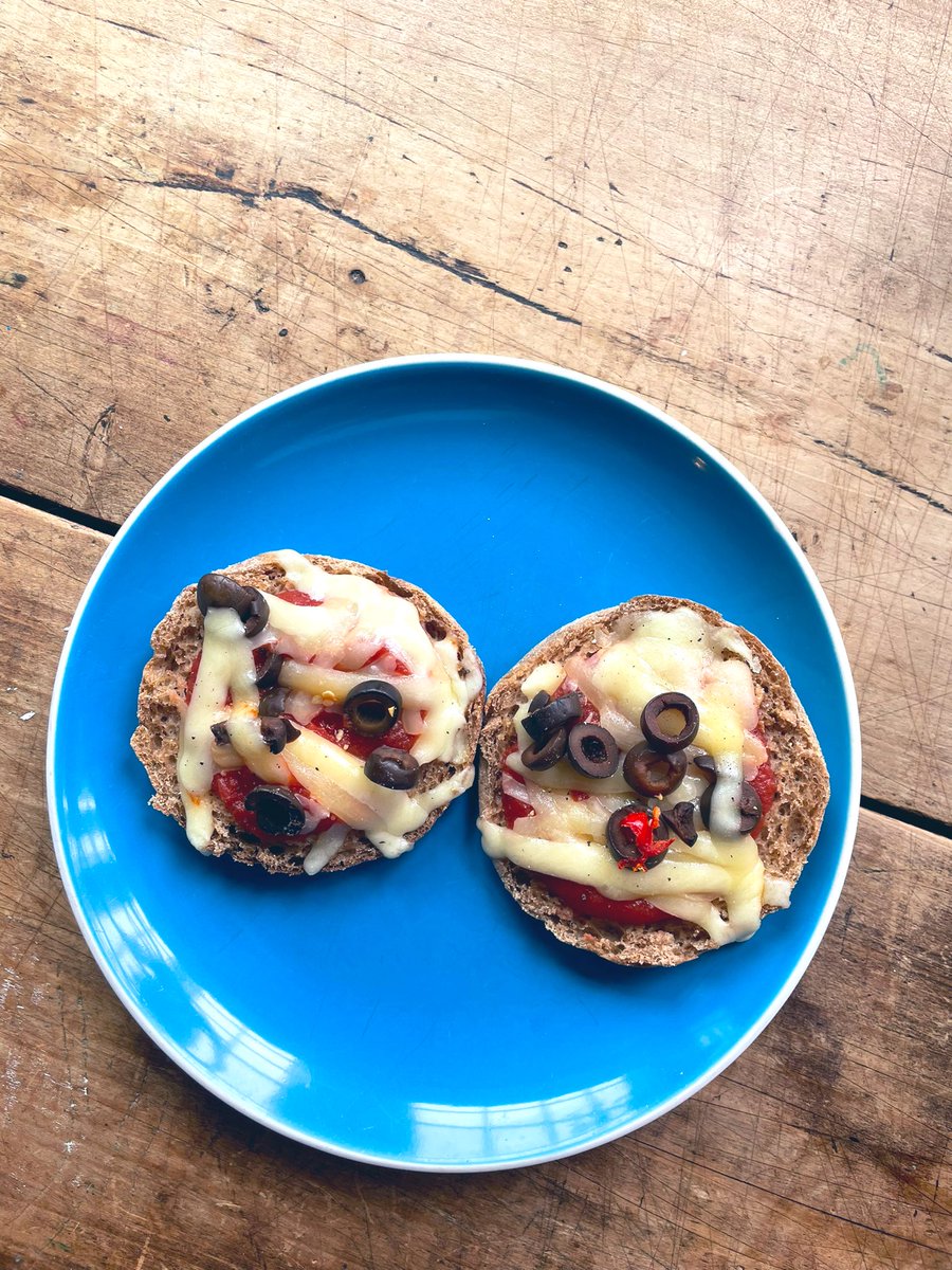 hatchdw's tweet image. #ContainerGarden peppers! The perfect addition to “Build-Your-Own-Pizza” 🍕 🌶 Page 7 ➡️ api.healthiergeneration.org/resource/693 #KohlsHealthyAtHome #BackToSchoolToolkit #QuickHealthyLunch
