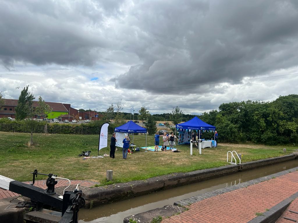 Fantastic 2 days at Billford Lock 8 #worcesterbirminghamcanal. Blue-green spaces should be explored and enjoyed by all but please #repectthewater. We're actively promoting our water safety message #StayAwayFromtheEdge 
<a href="/CRTWestMidlands/">Canal & River Trust West Midlands</a> 
<a href="/CRTExplorers/">Canal & River Trust Explorers</a> 
<a href="/RLSSUK/">Royal Life Saving Society UK - RLSS UK</a> 
<a href="/WMerciaPolice/">West Mercia Police</a>