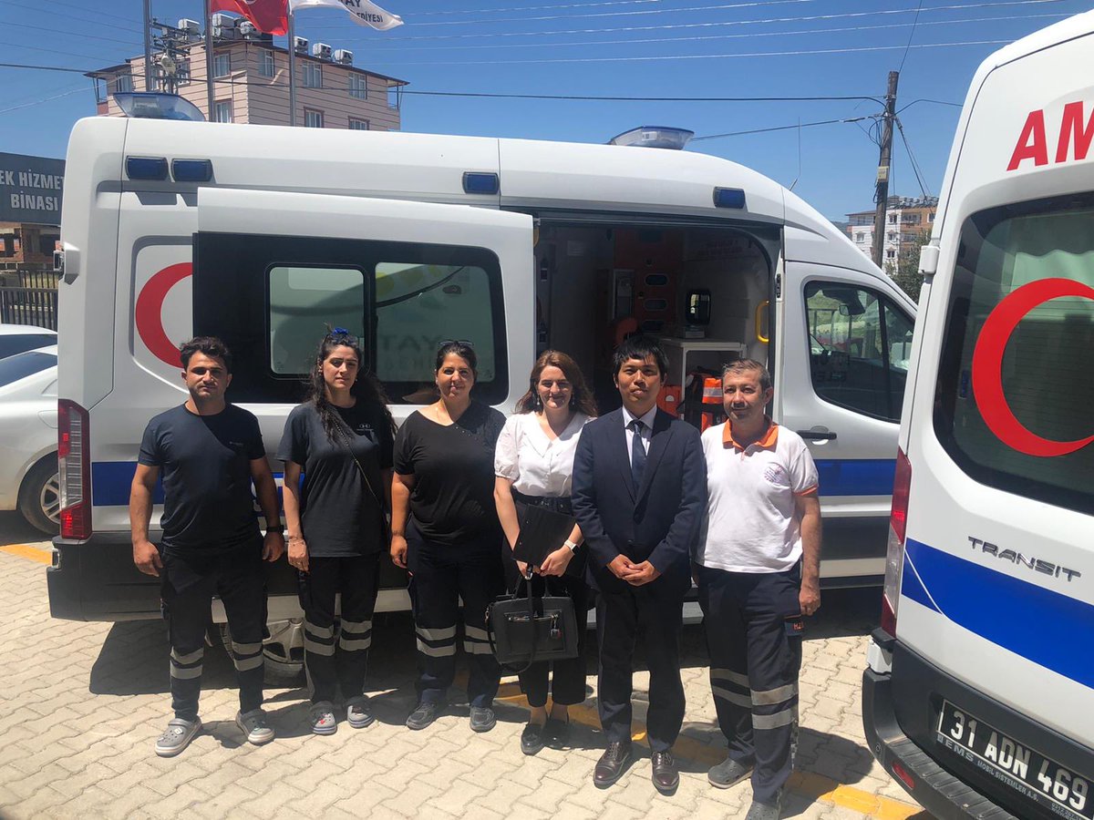 HatayBSB's tweet photo. Japonya Büyükelçiliği Ekonomi Bölümü temsilcileri Akifumi Doma ve Fatma İskan, Sağlık ve Sosyal İşler Daire Başkanımız Ahmet Kilisli’yi ziyaret etti.

Ziyarette, Hasta Nakil Ambulansı projesi ve Japonya Büyükelçiliği ile ortak yürüttüğümüz çalışmalar hakkında görüşüldü. https://t.co/FnDzdZdmJ6