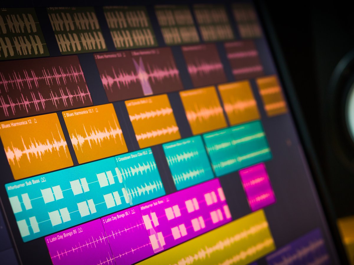 4 Free Audio Effects That Should Be In Your Library Right Now

1) iZotope Ozone Imager
-Sterowidening tool

2) iZotope Vinyl
-Lo-Fi effect to MIDI Instruments

3) Cableguys PanCake 2
-Modulation Time-saver

4) Valhalla Freq Echo
-Reverb/Delay

#producer #discover #artist #diy