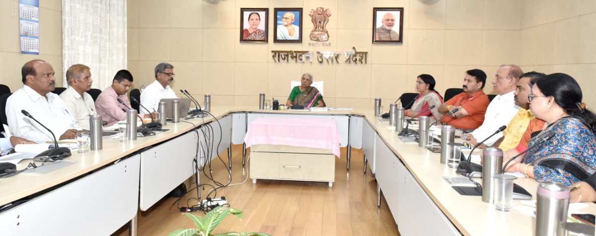 GovernorofUp's tweet photo. राज्यपाल एवं कुलाधिपति श्रीमती आनंदीबेन पटेल ने आज यहां राजभवन स्थित प्रज्ञाकक्ष में दीनदयाल उपाध्याय गोरखपुर विश्वविद्यालय, गोरखपुर के नैक ग्रेडिंग हेतु तैयार प्रस्तुतिकरण की समीक्षा की। https://t.co/kSjm3PcPyk
