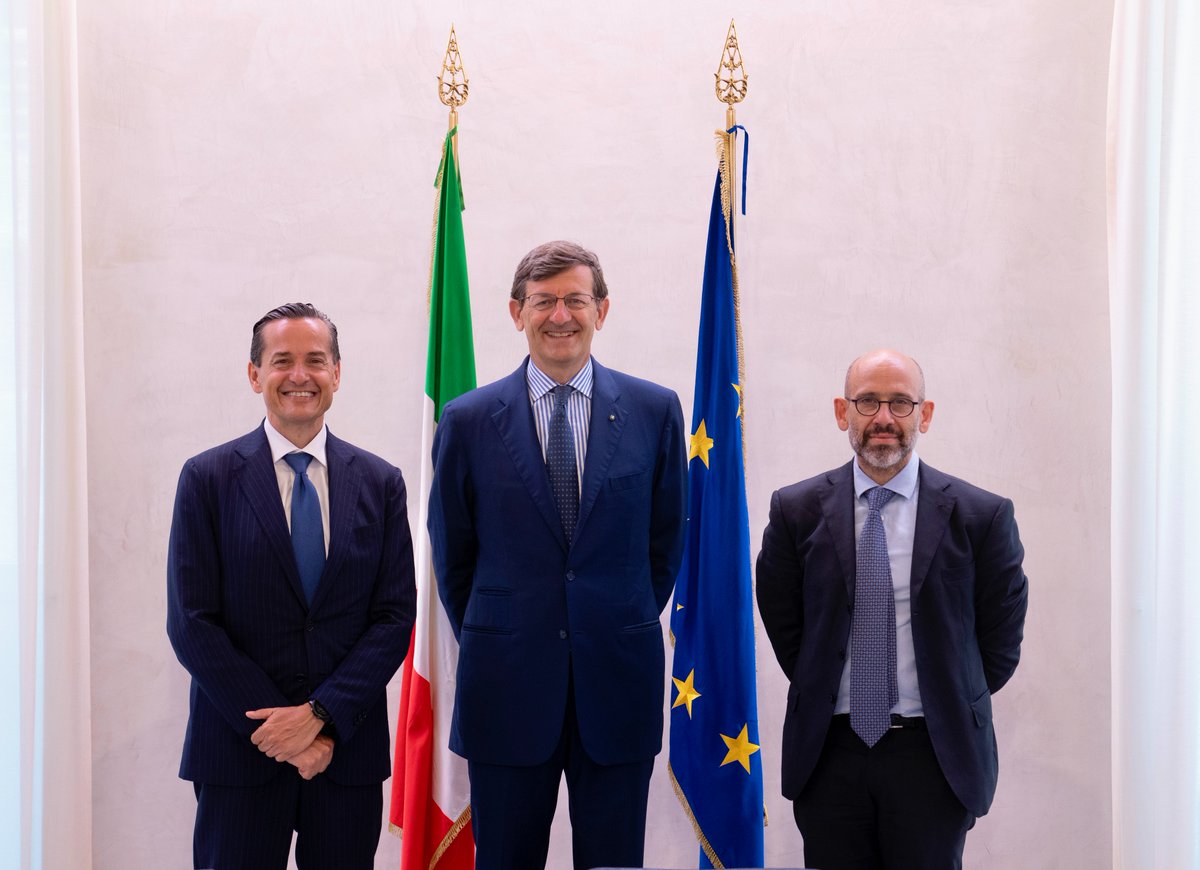InnovazioneGov's tweet photo. 🆕Nasce #ItaliaSpaceVenture, il Fondo che investirà in progetti imprenditoriali innovativi in ambito spaziale e aerospaziale. Costituito grazie ad Accordo tra DTD e CDP Venture Capital, è un importante passo avanti nella strategia italiana sullo #Spazio👇
https://t.co/NP5zXl0Bh6 https://t.co/LVLoEiYAwk