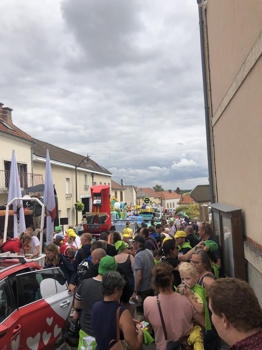 EmmanuelLagler's tweet photo. Une étape marnaise du @LeTourFemmes magnifique entre @VilledeReims et @villeepernay en passant par les côtes de #Vertus , #LeMesnilsurOger et #Mutigny 🥵
Bravo👍
@DptMarne @LeTour @leTourdeFranz @Roussemarion @ju_drem @L_Jalabert @fbleuchampagne https://t.co/zQ5AAhceqD