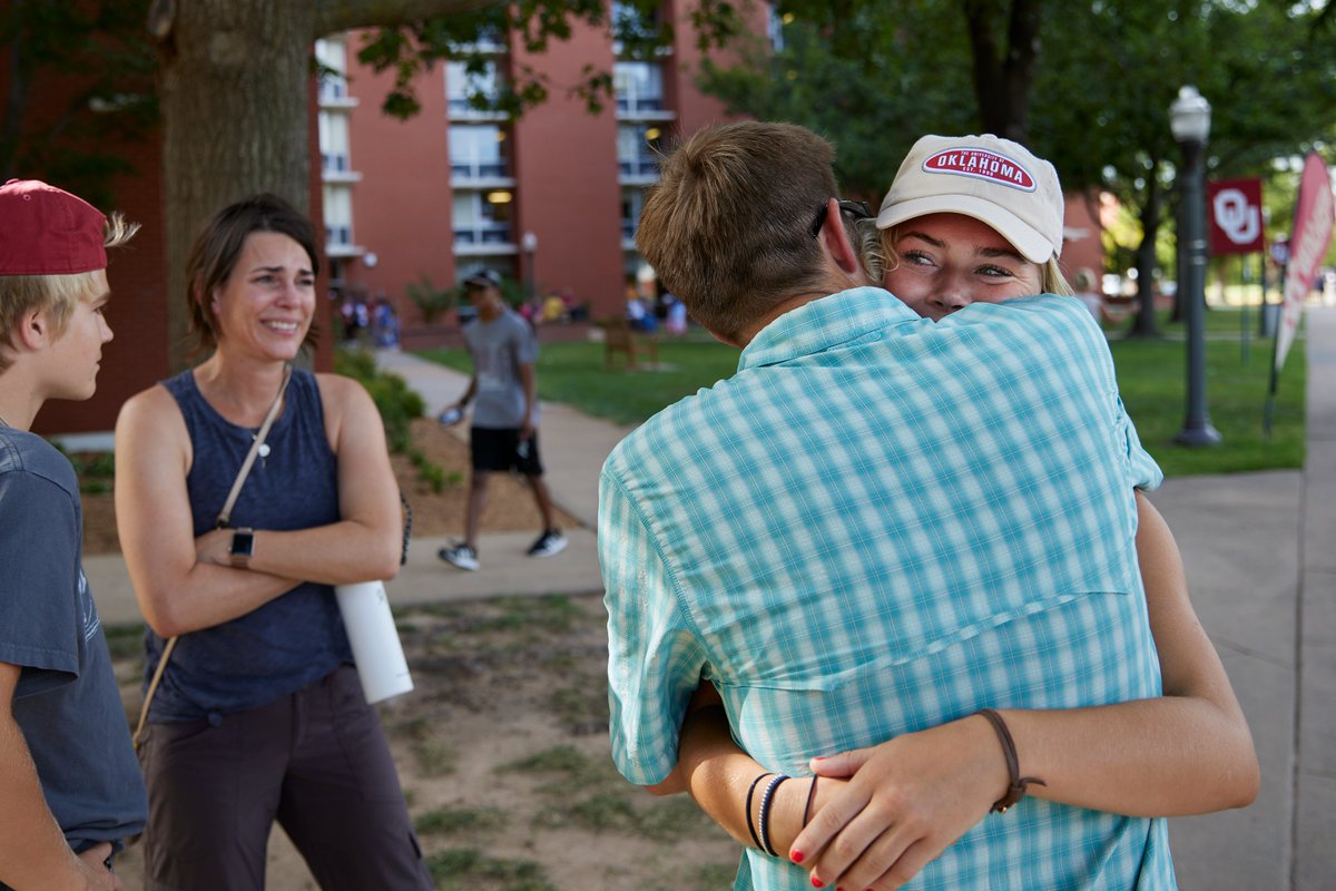 UofOklahoma's tweet image. We're officially 𝙩𝙬𝙤 𝙬𝙚𝙚𝙠𝙨 away from Move-In 2022! 

It's getting real, #OUFamily. Your best days are ahead, and we look forward to seeing so many of you back on campus to begin your OU journey. #OUMoveIn22