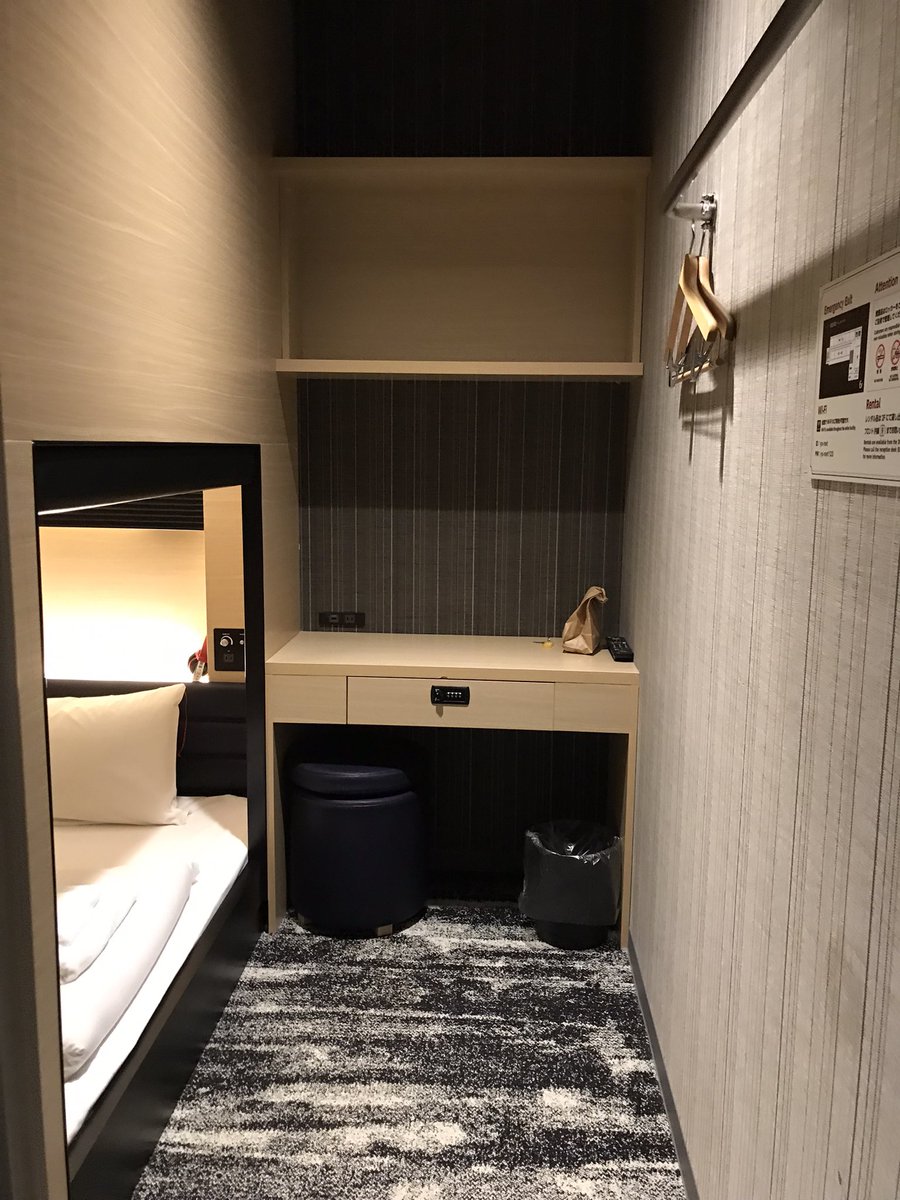 jay_sato's tweet photo. 前回沖縄に来た時はCRNで休業中だったので今回初めて利用しました。コストをかけない旅にはゲストハウス、贅沢をしたい時には一流ホテル。と使い分けていましたがここはめちゃくちゃ満足度が高いです。「デラックスキャビン」で1泊3,000円。国際通りからすぐ近く。ここはいいですね。今から大浴場です https://t.co/gDK3Q4M62Q