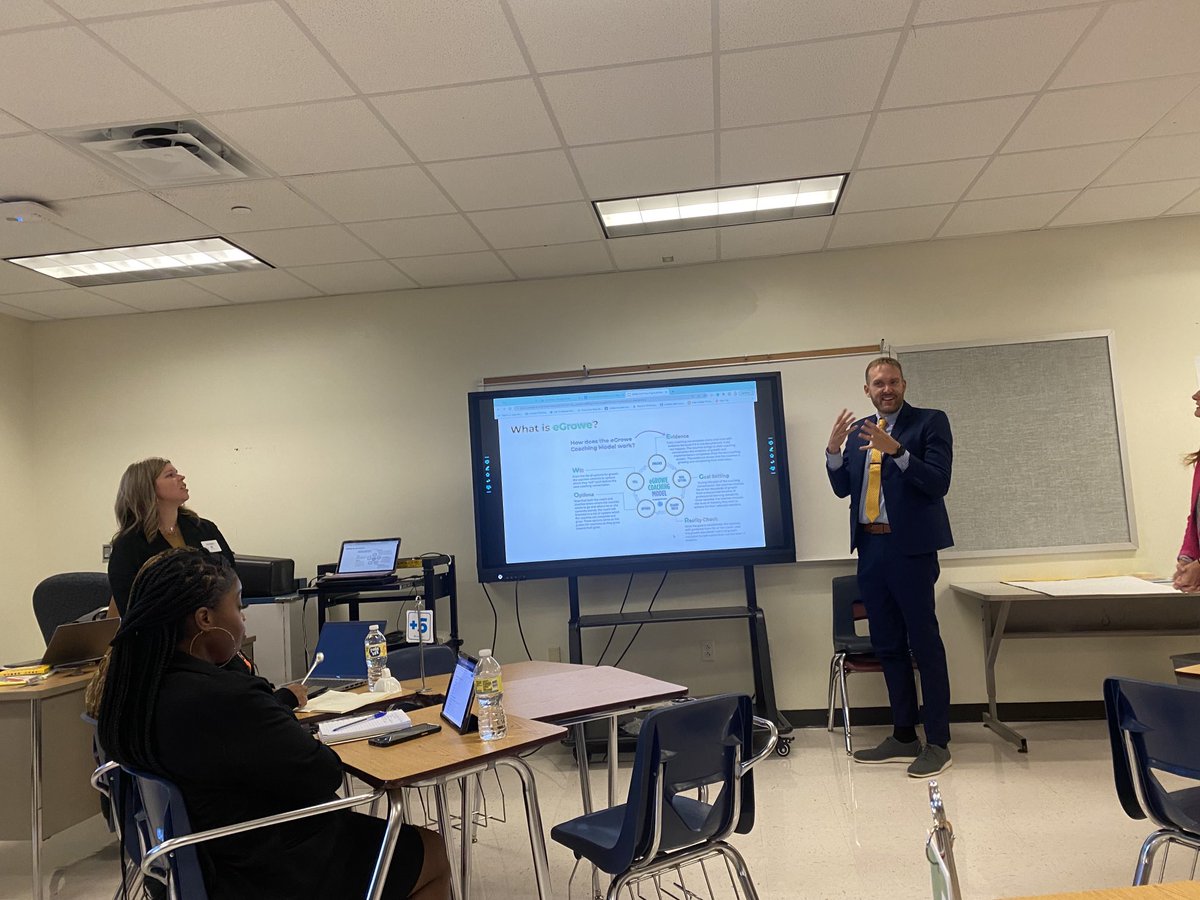 ethelitaz's tweet photo. ⁦@engage_learning⁩ @dallasisd #engage2learn ⁦@MedranoJrHigh⁩  Mr. Jacobs sharing his knowledge to our learning community https://t.co/ycweDlefte
