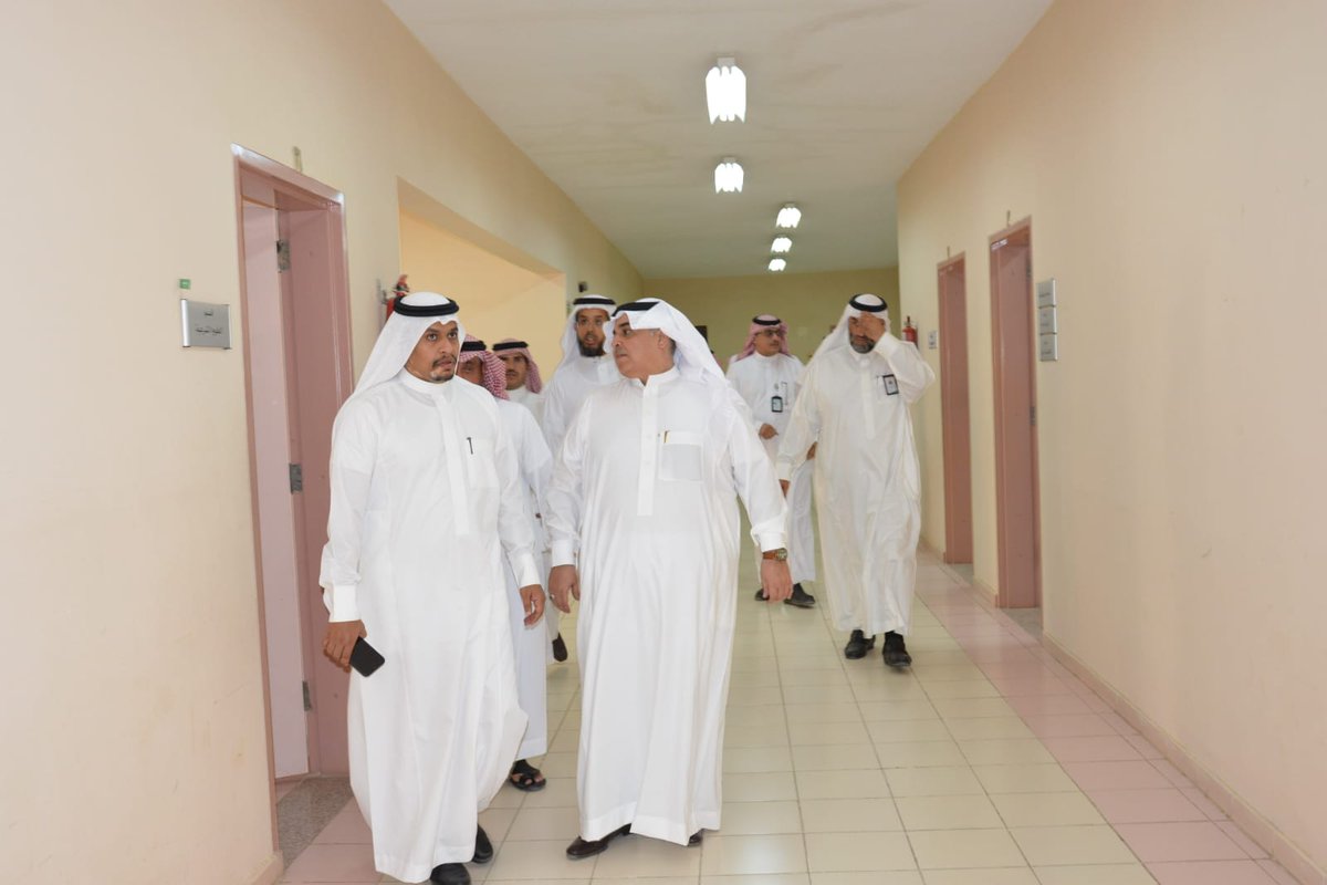 مدير عام #تعليم_الرياض يتفقّد مكتب ومدارس محافظتي المزاحمية وضرما لمتابعة الجاهزية والاستعداد للعام الدراسي 1444هـ والوقوف على المشاريع المدرسية الجاهزة وتحت الإنشاء والتجهيزات المدرسية ، مثمناً جهود مكتب التعليم ومنسوبيه .
