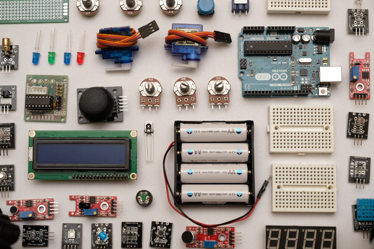 Entdecken Sie die Welt von #IoT (#InternetDerDinge) im #Handwerk - Mit vielfältigen Anwendungsszenarien wie (Baustellen-)Überwachung, Tracking, automatische Lagerverwaltung bis hin zu automatischer Auftragsvergabe &amp; neuen Geschäftsmodellen: 👉bit.ly/3BmH1Jg