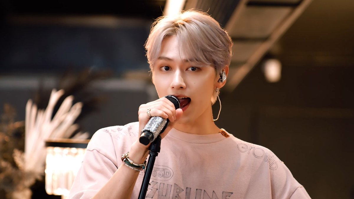 healingwithsvt's tweet image. junhui looks so pretty 🥹🤍