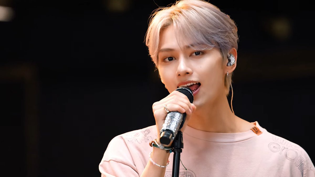 healingwithsvt's tweet image. junhui looks so pretty 🥹🤍